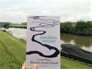 boek en rivier